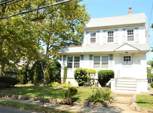 575 Dubois Ave, Valley Stream, NY 11581