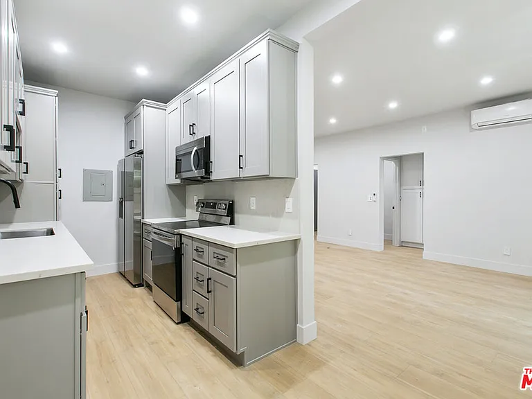 7229 Willoughby Ave #15 — Photo 6