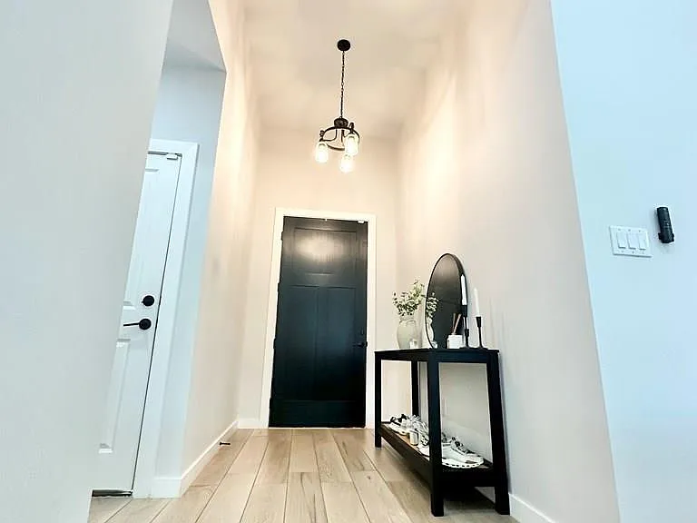 401 Tamarindo Ln — Photo 4