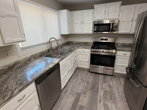 6909 Lakeview Dr, Lino Lakes, MN 55014