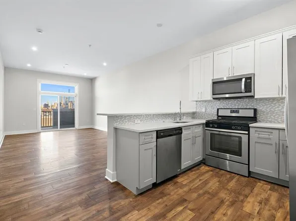 6200 Hudson Avenue image 1 of 15