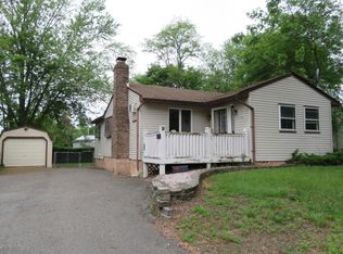 9 Amherst Rd, South Toms River, NJ 08757