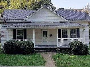 25 Oak St, Roxboro, NC 27573