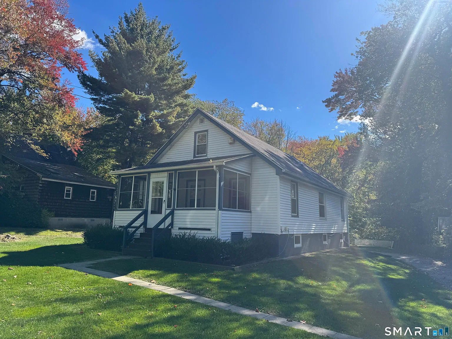 3 bed, 1.0 bath, 1328 sqft, $3,200 — Photo 1