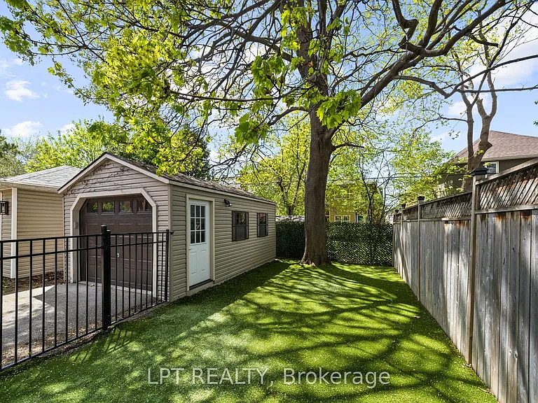 126 Blackburn Ave — Photo 36