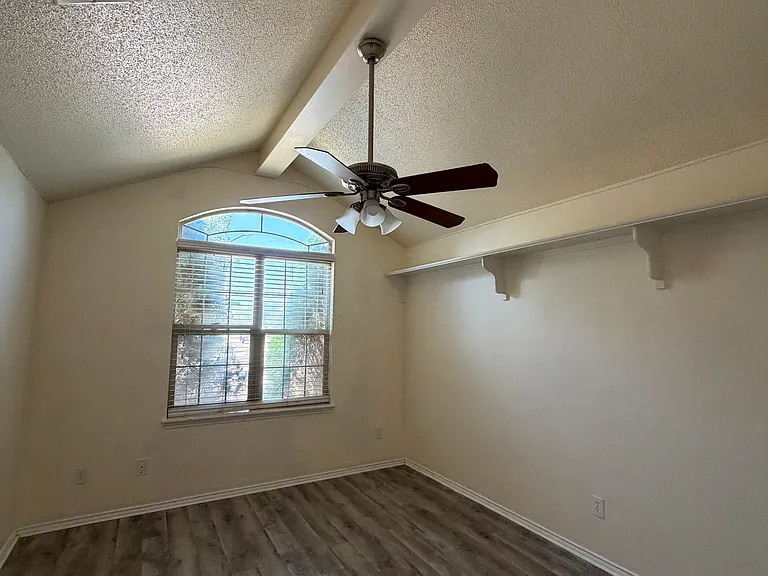 1001 Pontiac Ave — Photo 15
