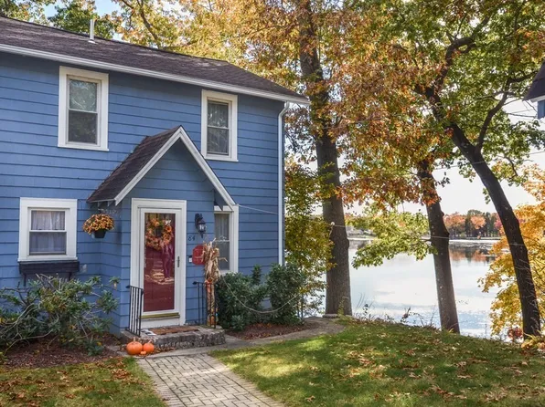 84 Lakeside Dr, Shrewsbury, MA 01545