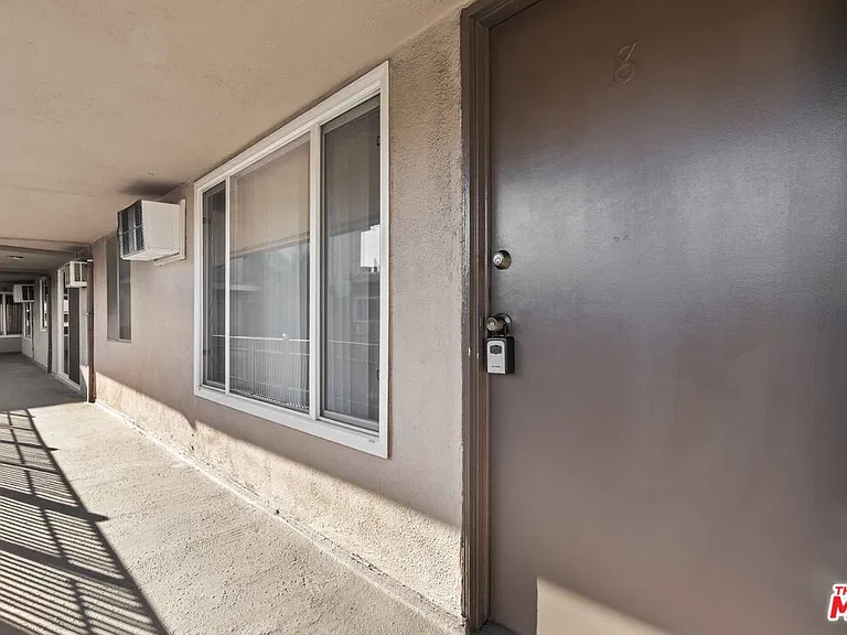 15540 Moorpark St #8 — Photo 16