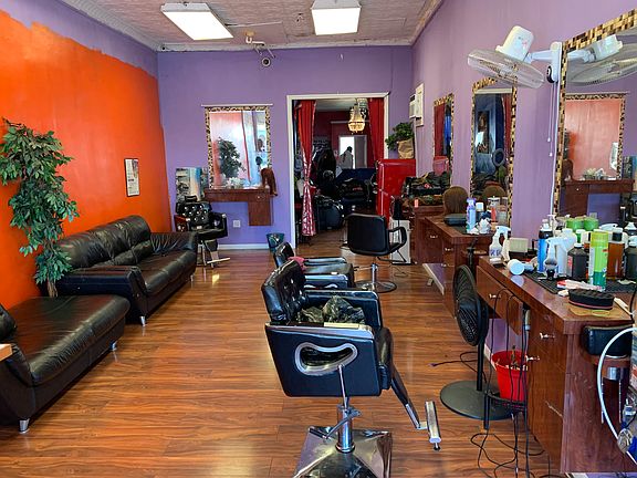 3rd image of 18609 Jamaica Ave