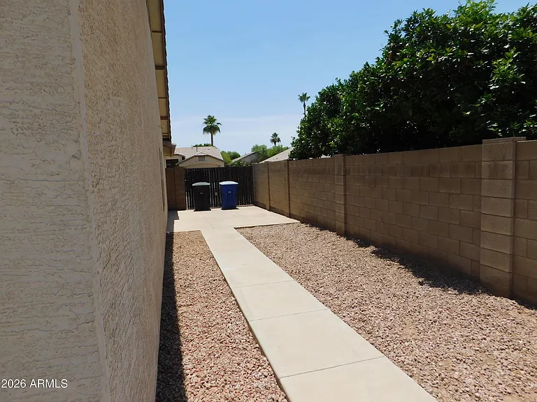 2430 E Fairview St — Photo 20