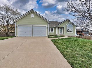 1815 NW Bradford Ct, Grain Valley, MO 64029