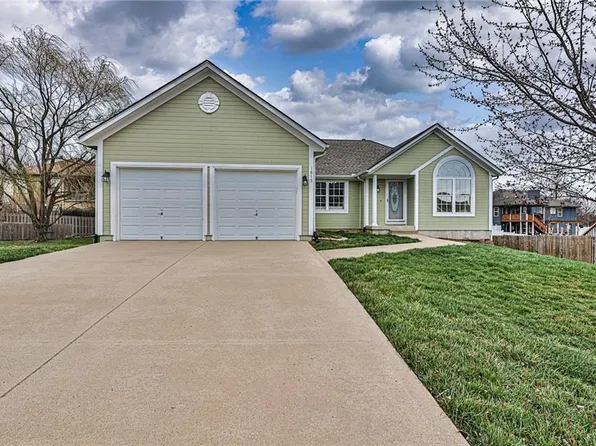 1815 NW Bradford Ct, Grain Valley, MO 64029