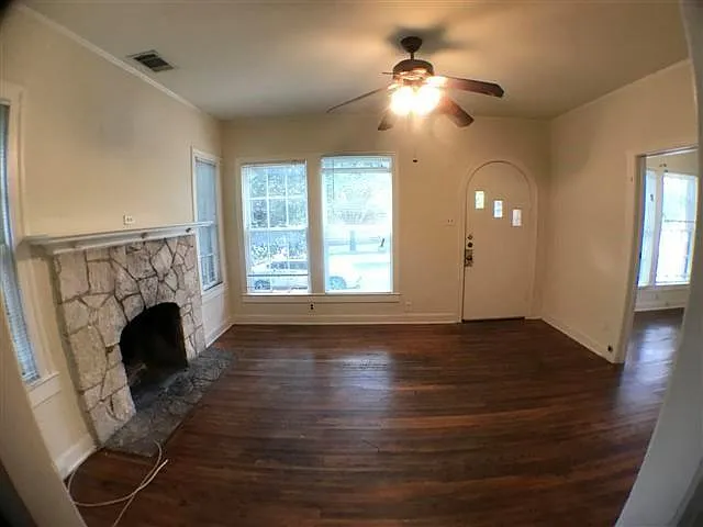 5 bed, 1500 sqft, $4,200 — Photo 3
