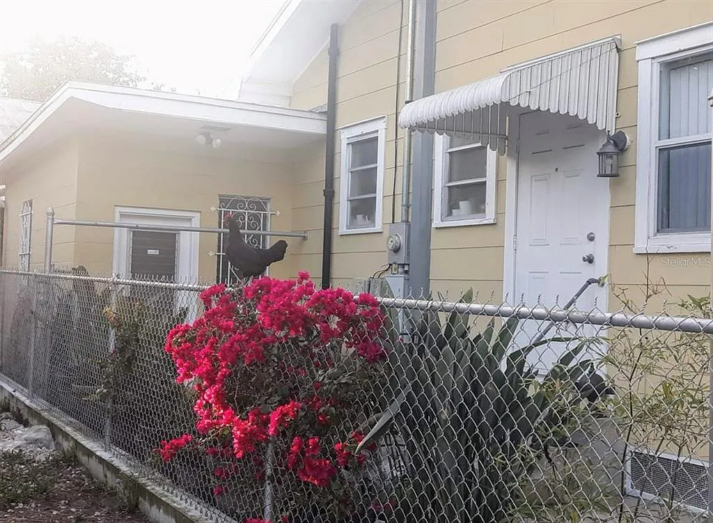 3 bed, 2.0 bath, 1671 sqft, $2,350 — Photo 3