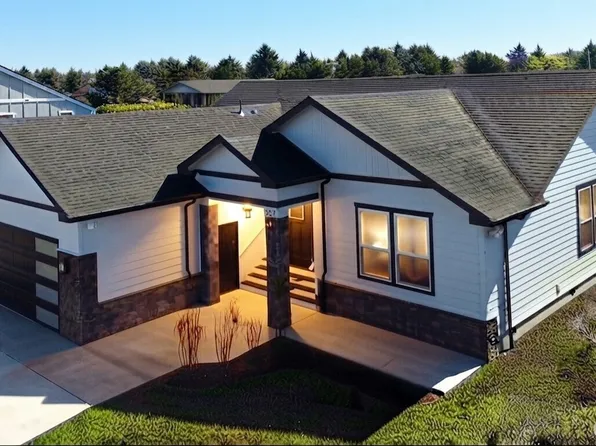 552 Sand Dune Avenue SW, Ocean Shores, WA 98569