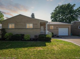 9934 Hix Rd, Livonia, MI 48150