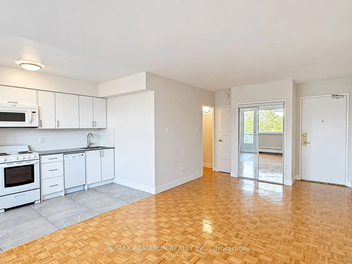 Studio, $2,095 — Photo 2