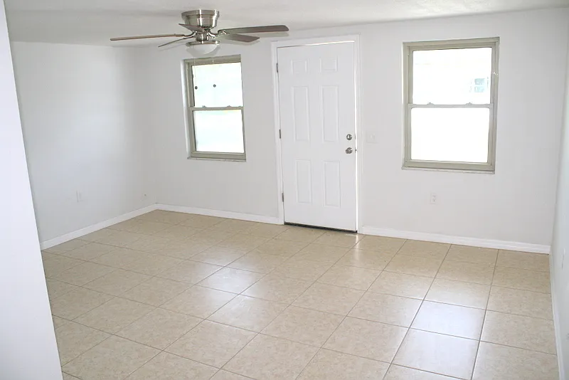Beautifully updated 2 bedroom 1 bath — Photo 4