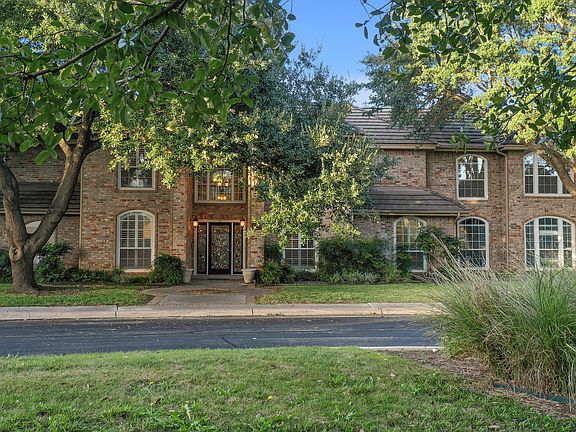 2nd image of 7 Bowood Ct