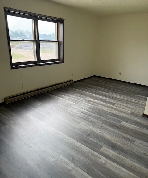 434 Martin Rd E — Photo 3