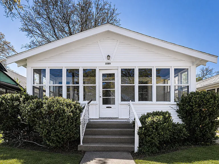1089 Sophia St — Photo 3