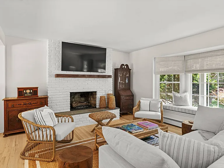 47 Sandra Rd — Photo 3