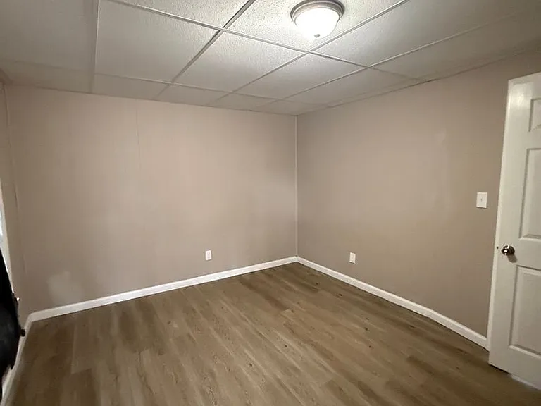 409 Floyd Ave — Photo 4