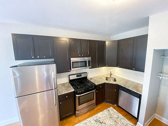 2nd image of 1521 W Irving Park #1E