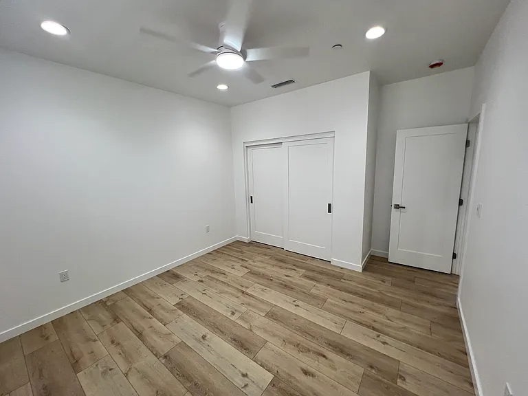 Spacious bedroom: 12x12