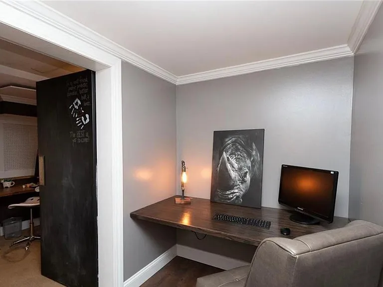 256 Castle Dr — Photo 37