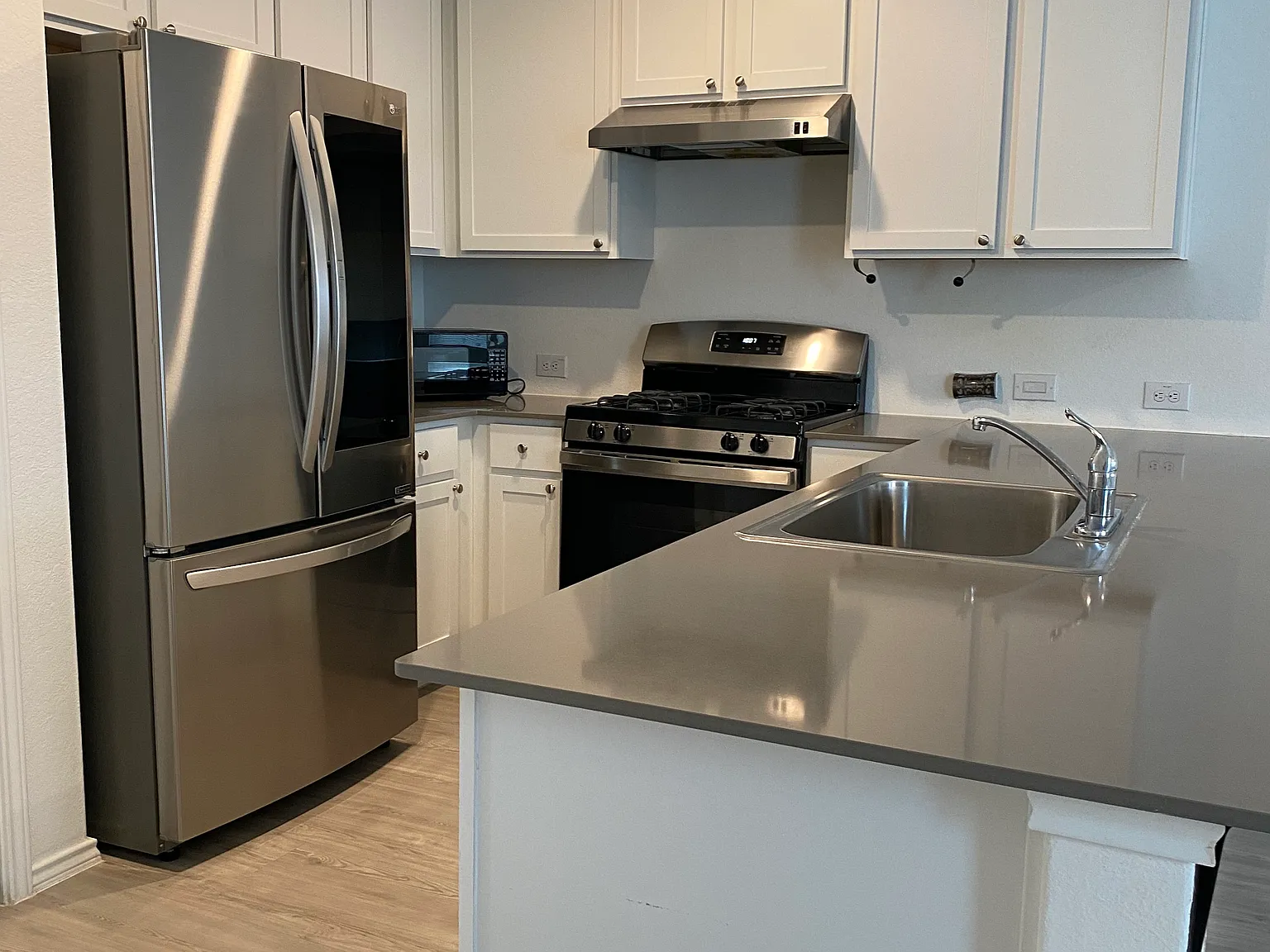 4 bed, 1627 sqft, $1,600 — Photo 2