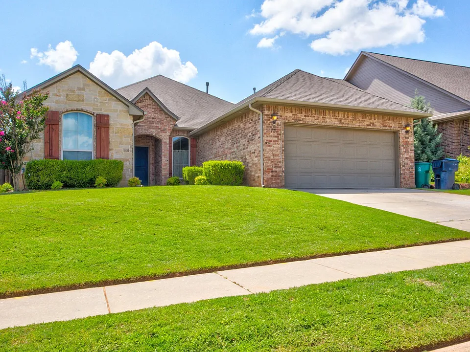 13909 Oxford Dr