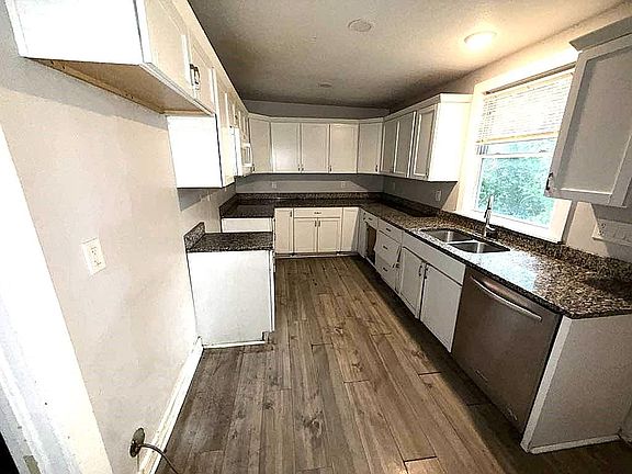 3rd image of 3249 E 28th St
