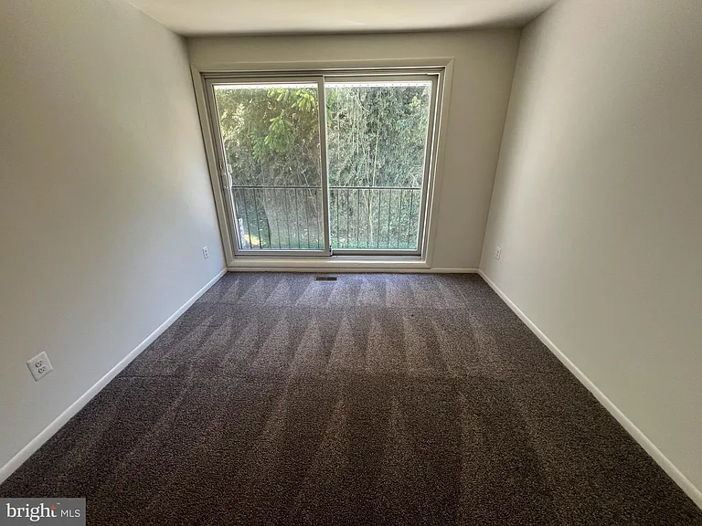5566 Burnside Dr — Photo 22