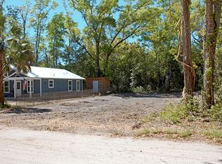 403 NE 2nd St, Carrabelle, FL 32322