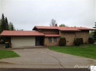 2144 Lakeview Dr, Duluth, MN 55803