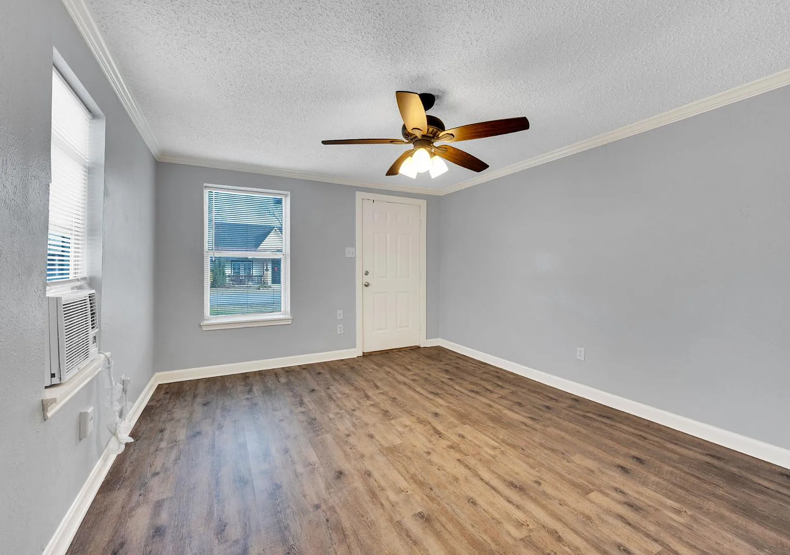 418 E Ave F - 412 E Ave F — Photo 3