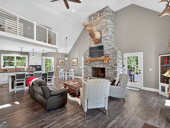 5th image of 299 Scott Ln