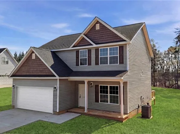 141 Hickory Creek Ct, Winston Salem, NC 27107