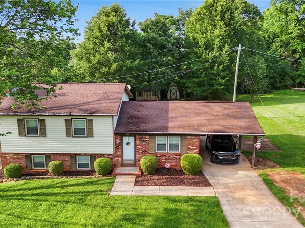 103 Little Forest Ln, Statesville, NC 28625