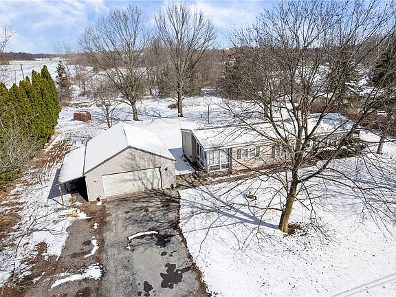 2nd image of 998 Pinewood Rd