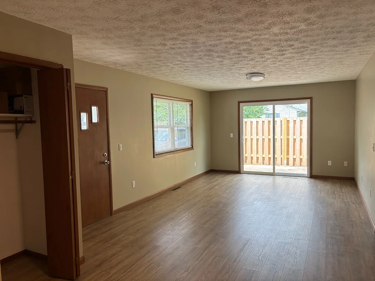 2 bed, 1100 sqft, $1,150 — Photo 2