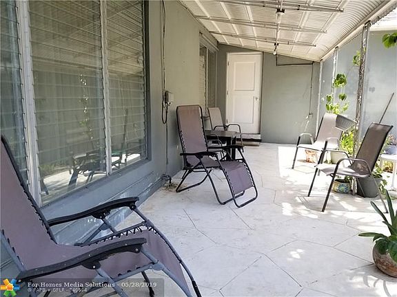 5th image of 3208 SW 15th Ave