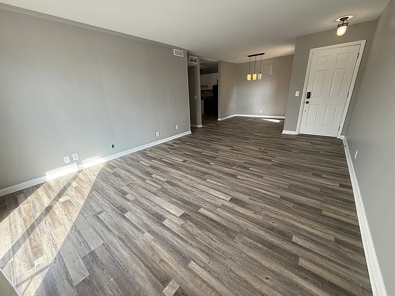 555 N Dupont Ave #B-27 — Photo 3