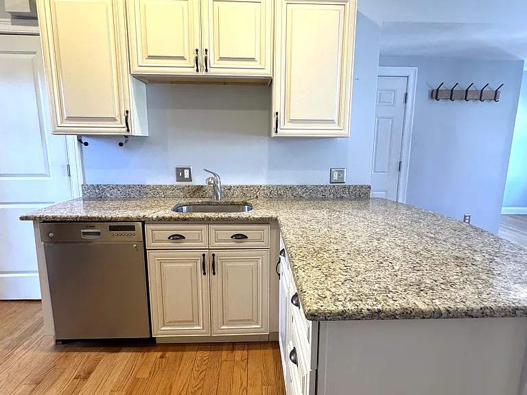 7 Knowlton St #2 — Photo 4