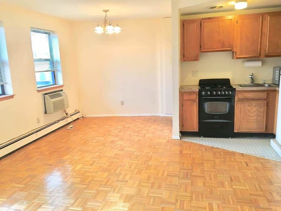 1st image of 2512 36th St APT 2R