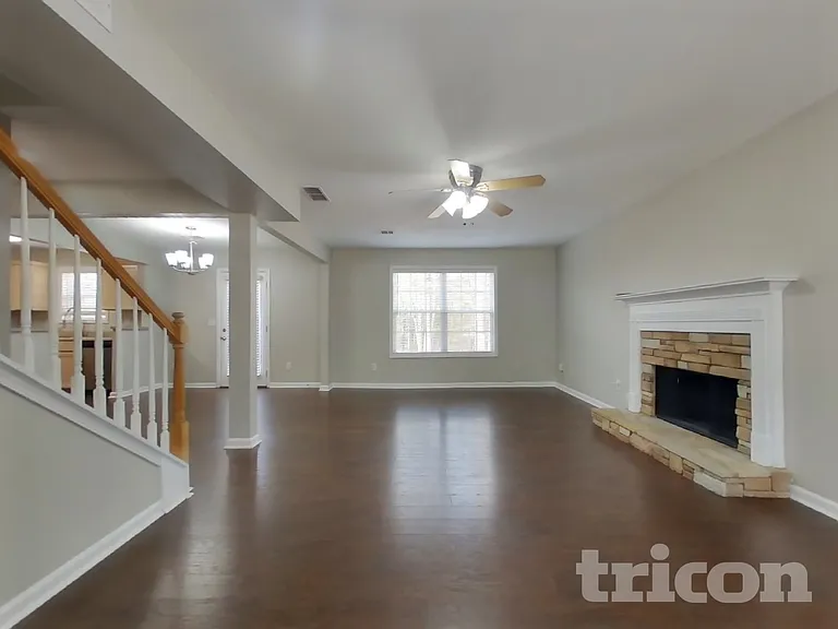 542 Meadow Spring Dr — Photo 2