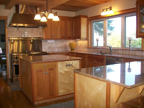 Kitchen with views of Cascade Mountains & territorial views