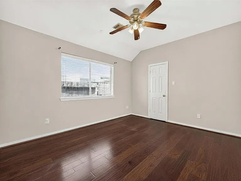 2726 Martinec Dr — Photo 24