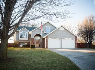 1205 Redbud Ct, Halstead, KS 67056